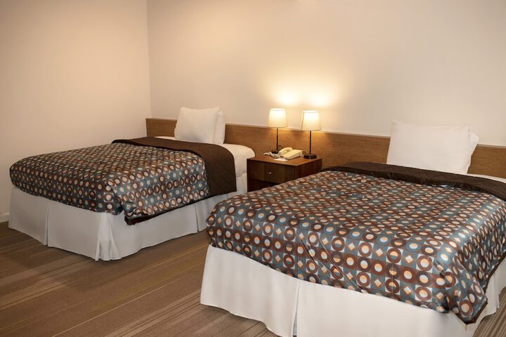 Brookhurst Plaza Inn