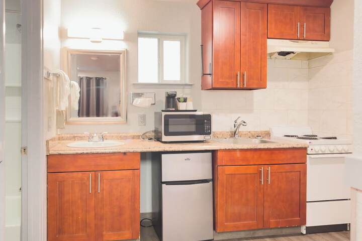 Americas Inn & Suite