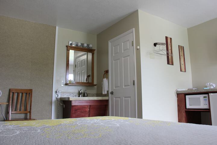 Bybees Steppingstone Motel