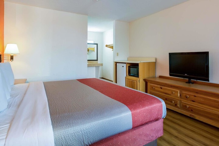 Room 18 of 38