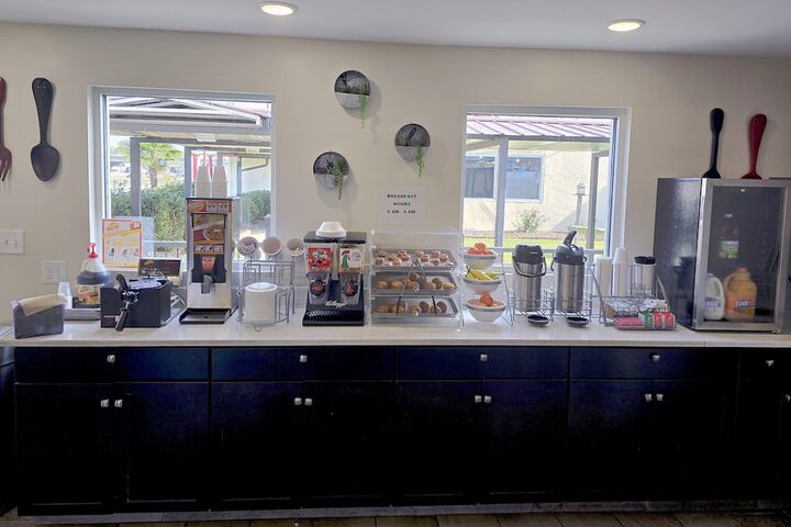 Breakfast/Coffee Service 24 of 27