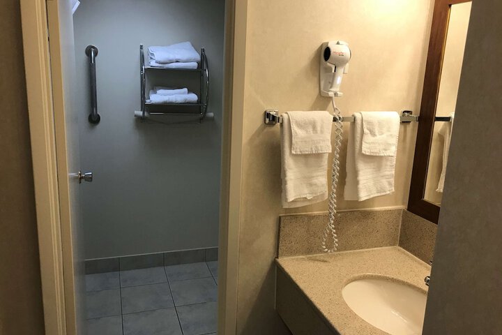 Room 13 of 40