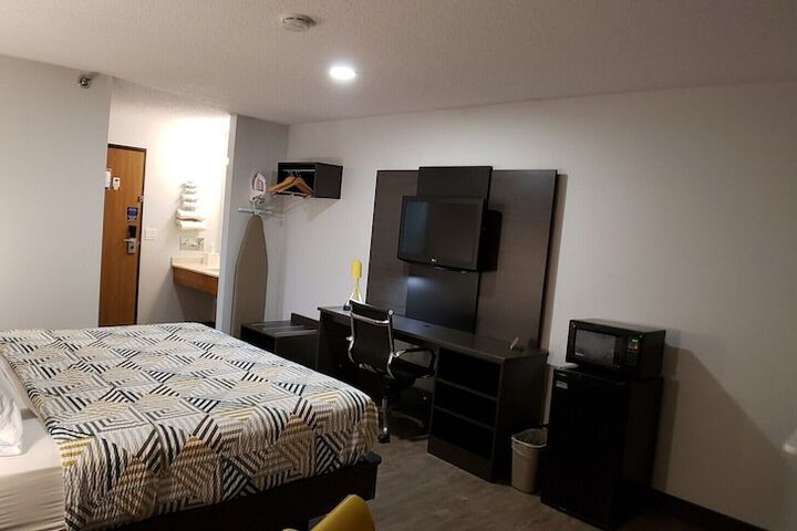 Motel 6 Kewanee IL
