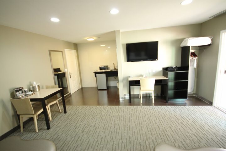 Room 10 of 25