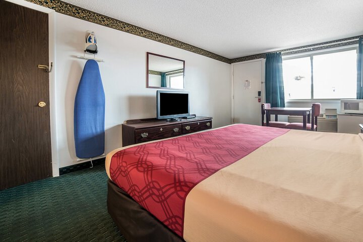 Room 32 of 46