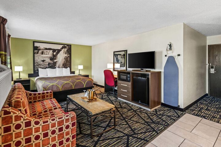 Super 8 by Wyndham Independence Kansas City