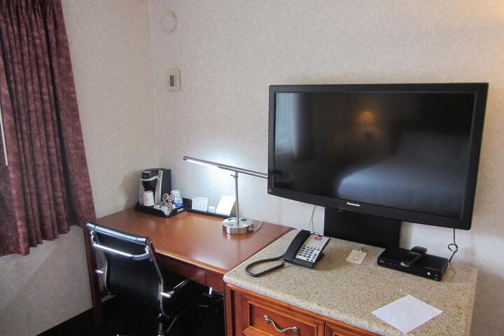 Room 33 of 40