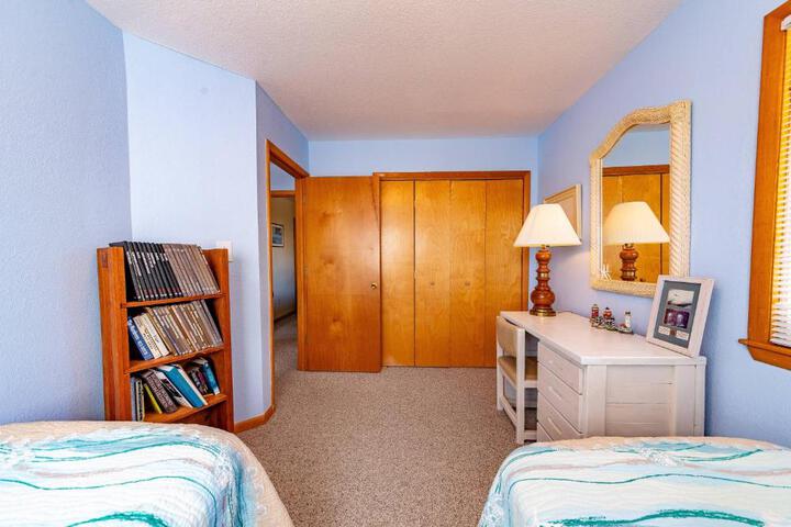 Duck R Way - Poteskeet Ocean View, 260 Yds to Beach, Pool, Hot Tub, Walk to Downtown Duck