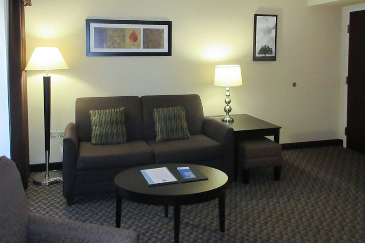 Comfort Inn & Suites Pittsburgh Fox Chapel