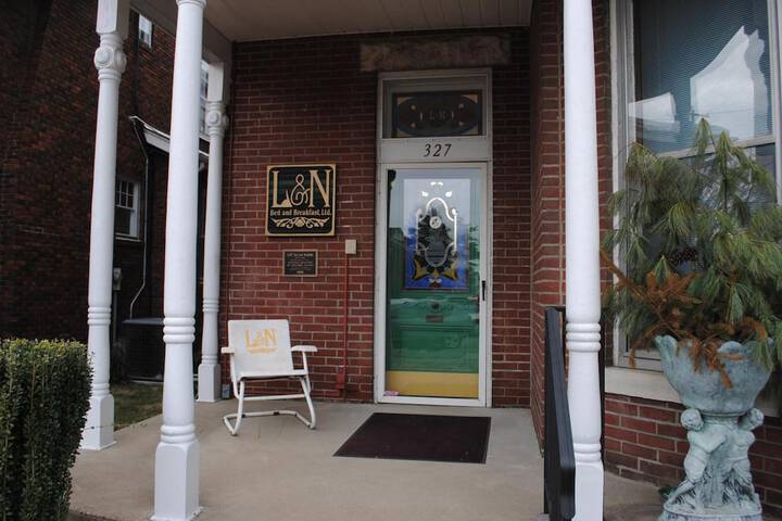Hotel 7 of 64