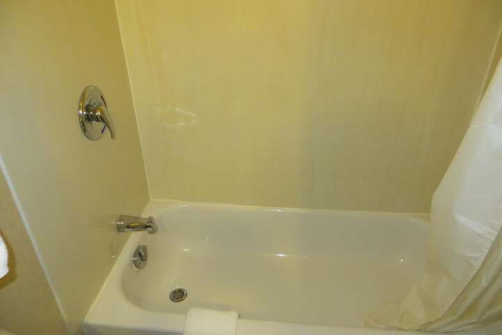 Room 9 of 38