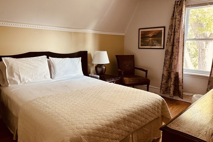 Room 32 of 36