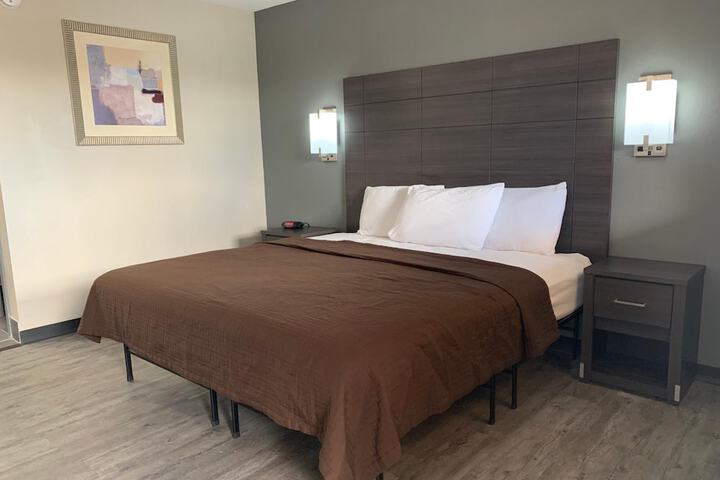 Room 17 of 27