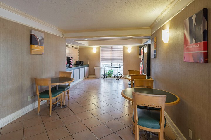 Motel 6 Grand Prairie TX - Interstate 30