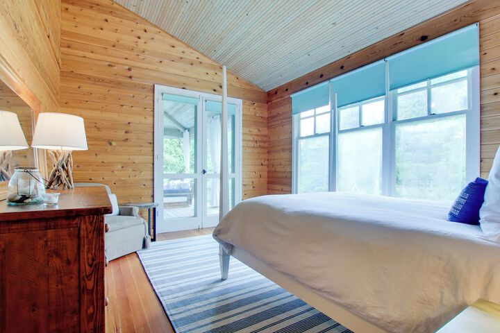Serene Washington Island Getaway w / Private Beach!
