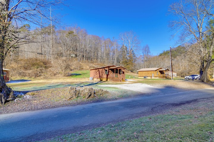 Peaceful Beattyville Cabin Near Red River Gorge!