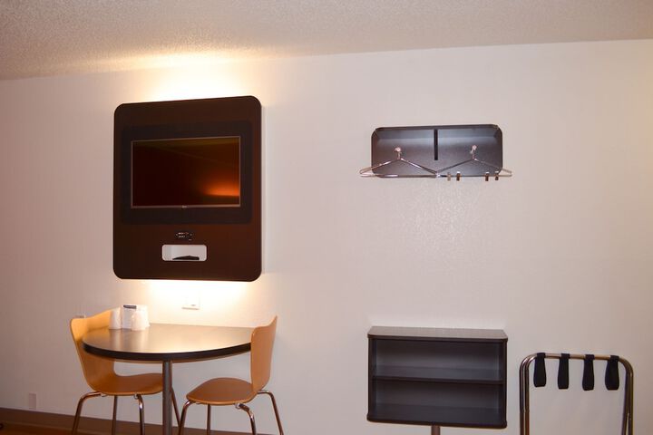 Room 11 of 11
