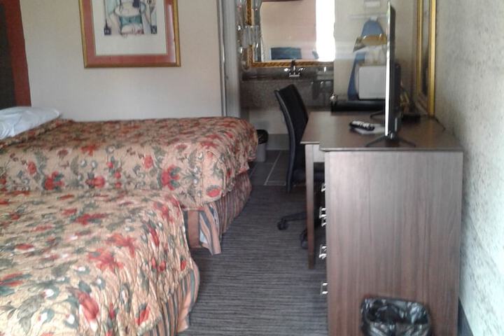 Room 11 of 25