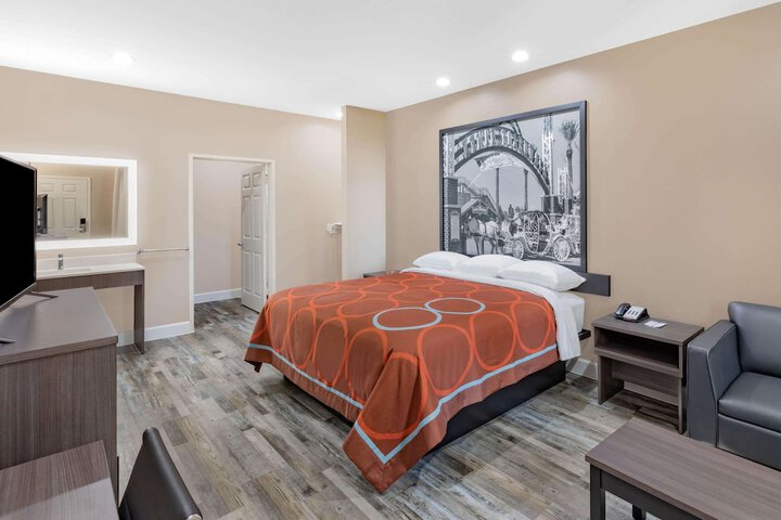 Room 14 of 23