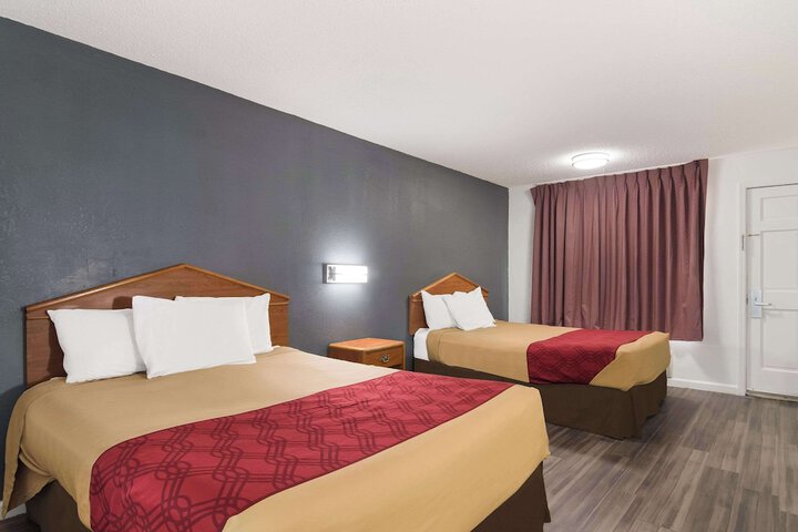 Room 21 of 32