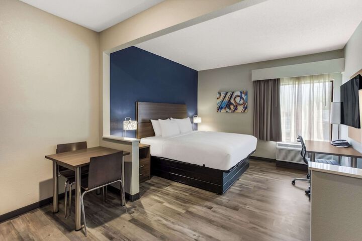 Room 13 of 33