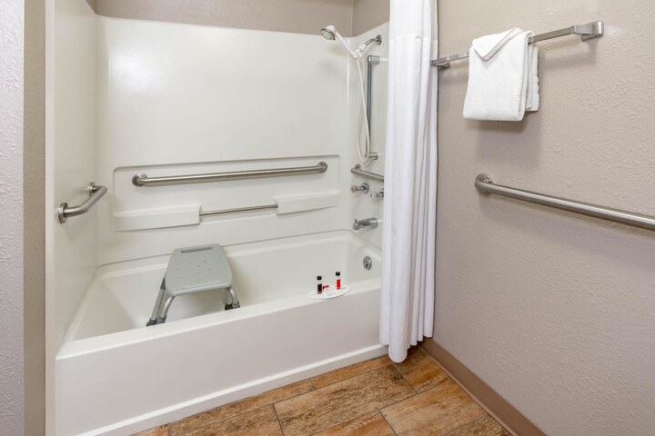 Room 15 of 32