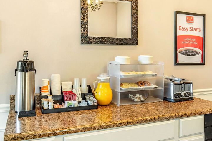 Breakfast/Coffee Service 32 of 33