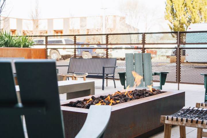Waypoint Hotel