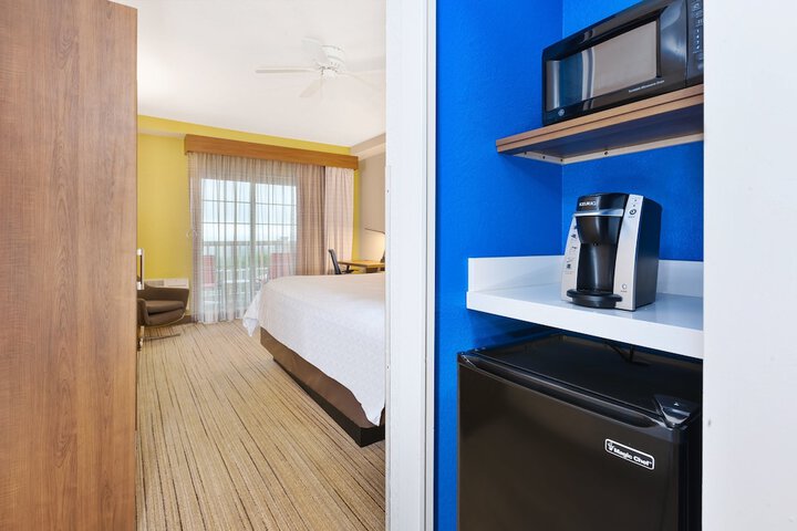 Holiday Inn Express & Suites Petoskey by IHG