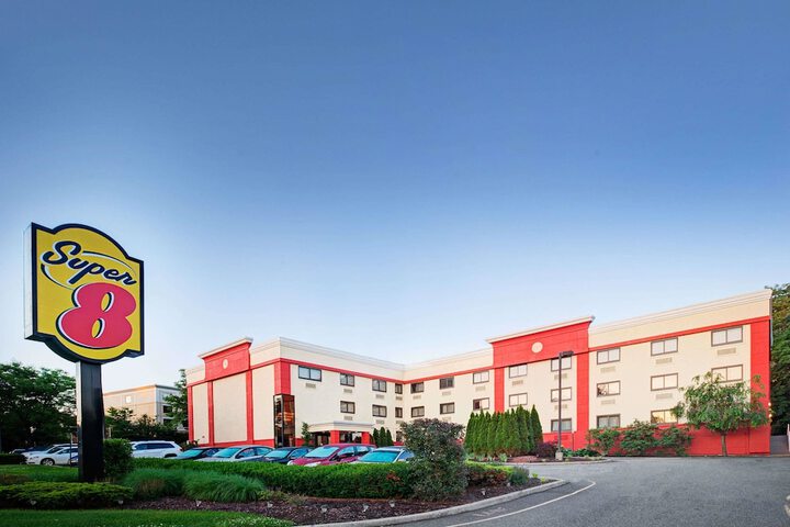 Super 8 by Wyndham Mahwah