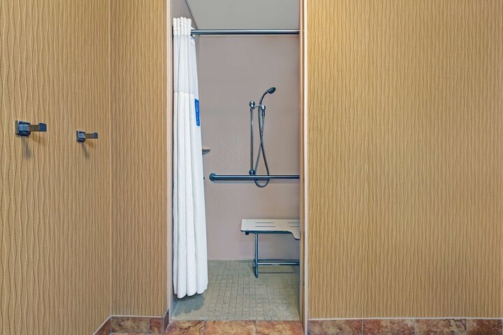 Room 18 of 53