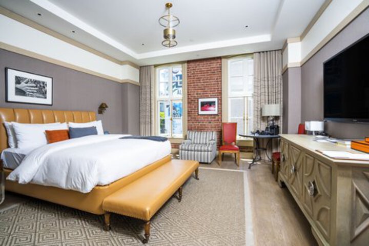 Suite 51 of 105