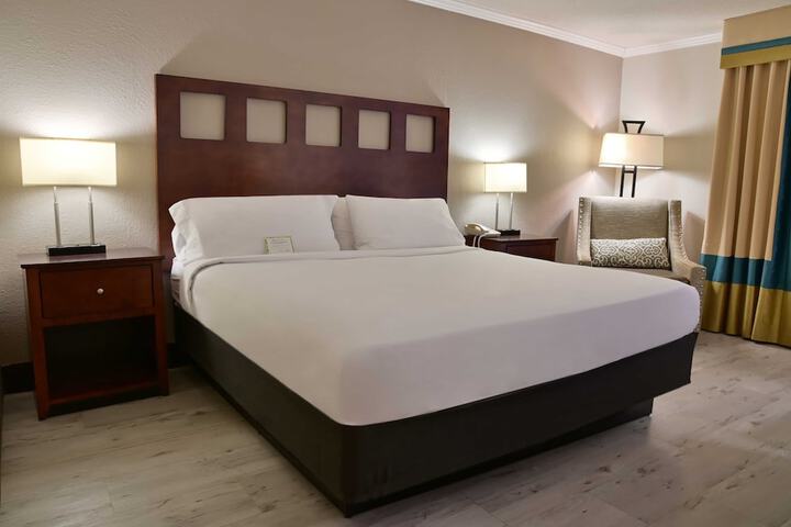 Room 21 of 32