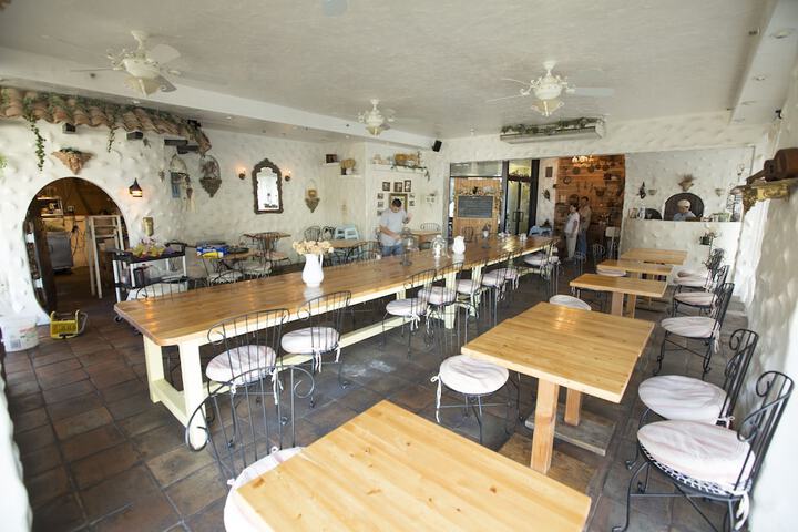 Dining 16 of 21