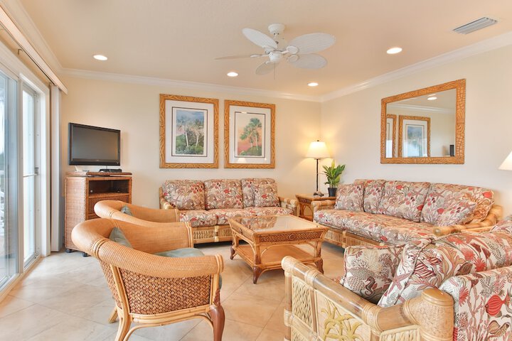 Tortuga Inn Beach Resort