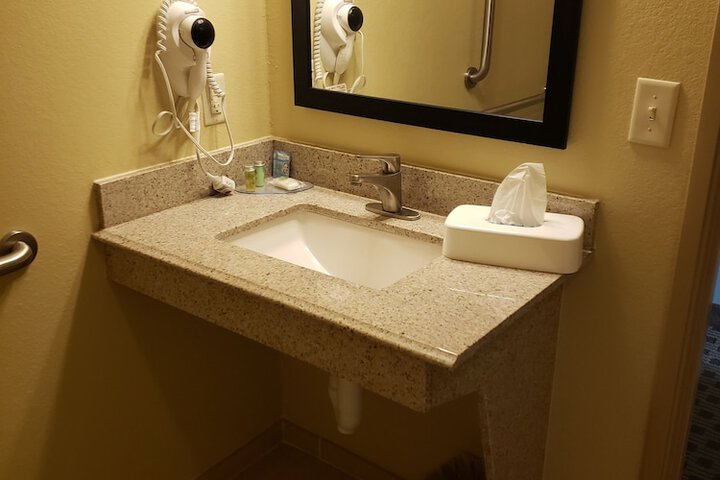 Cobblestone Hotel & Suites - Jefferson
