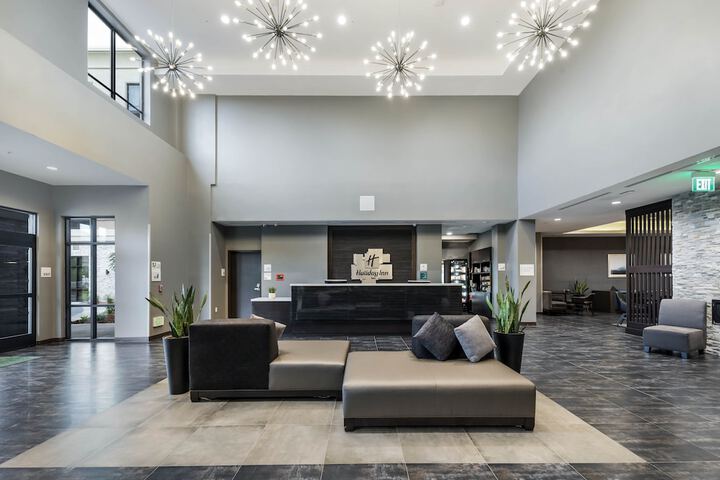 Holiday Inn & Suites Silicon Valley - Milpitas by IHG