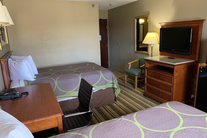 Super 8 by Wyndham Tilton / Lake Winnipesaukee