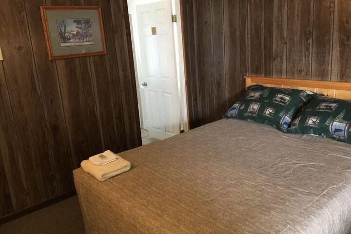 Rustic Inn Motel
