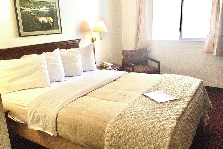Room 6 of 16