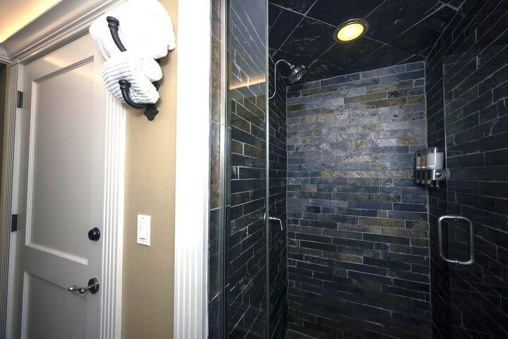 Room 81 of 119