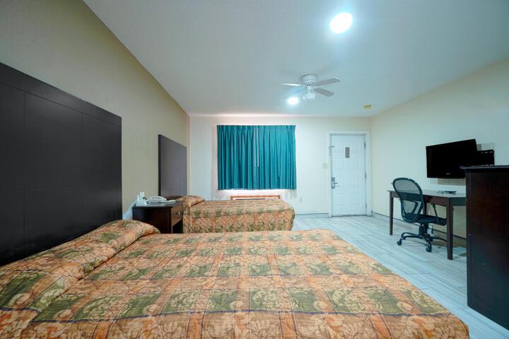 EXECUTIVE INN AND SUITES