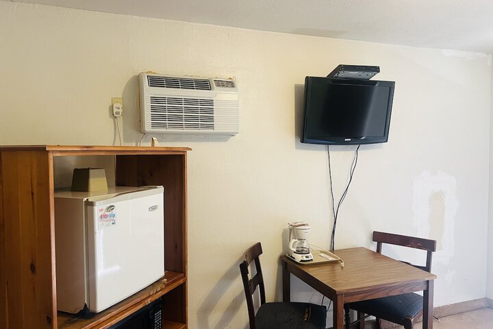 Room 10 of 13