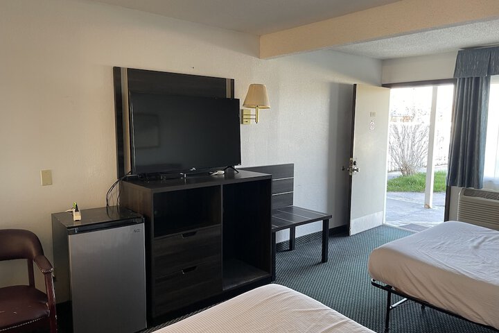 Landmark Inn