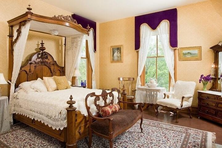 Garth Woodside Mansion B & B