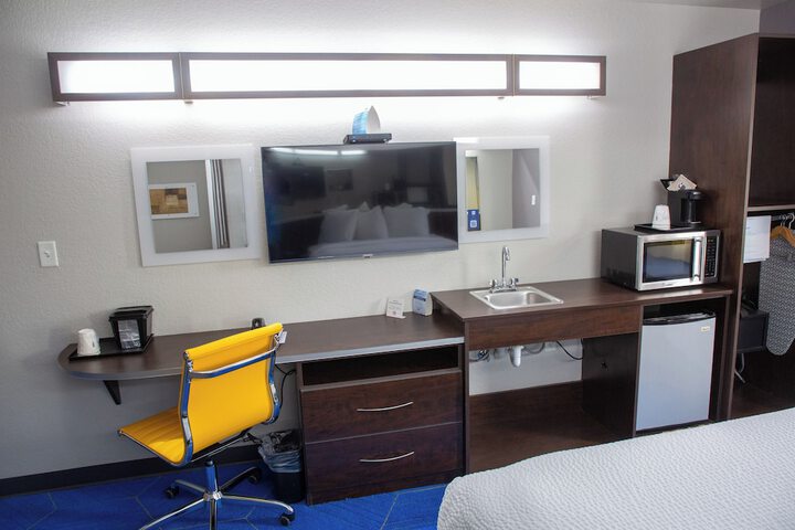 Room 13 of 30