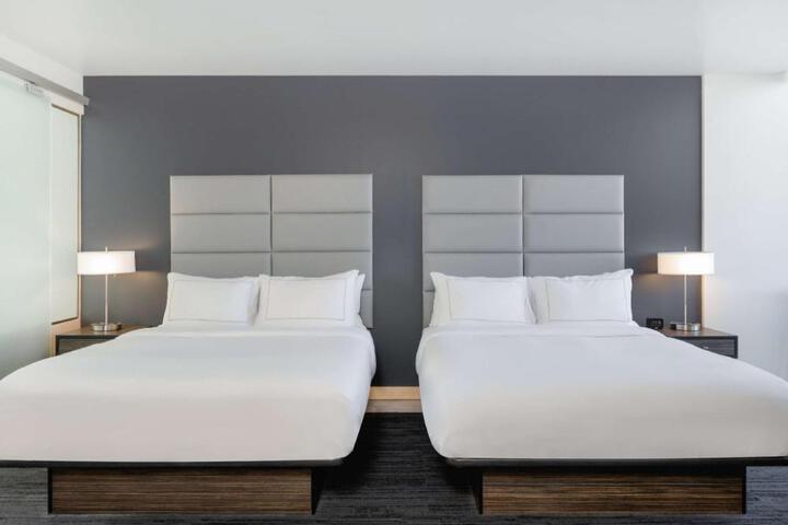 hotelVetro Iowa City Tapestry Collection by Hilton