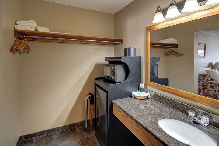 Rock Crest Lodge & Cabins