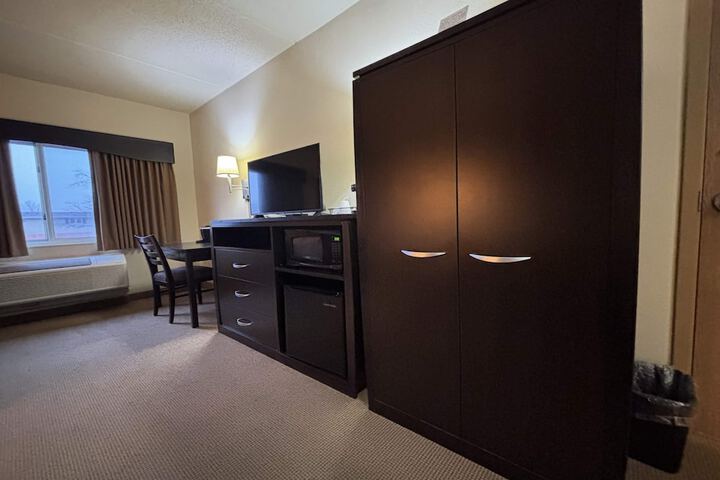 AmericInn by Wyndham Monmouth