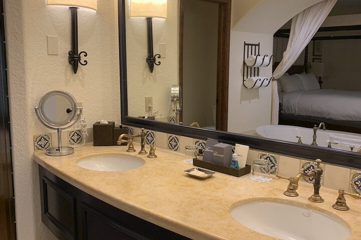 Room 32 of 172
